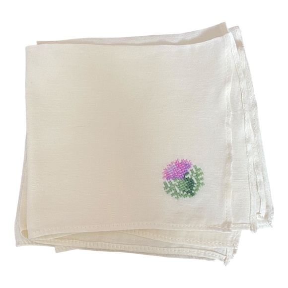 Vintage linen hand embroidered Scottish thistles linens. Set of 4 - Picture 9 of 16